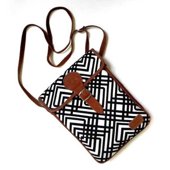 Geometric Print Black & White Crossbody Bag w/ Leather Trim - Picture 1 of 6